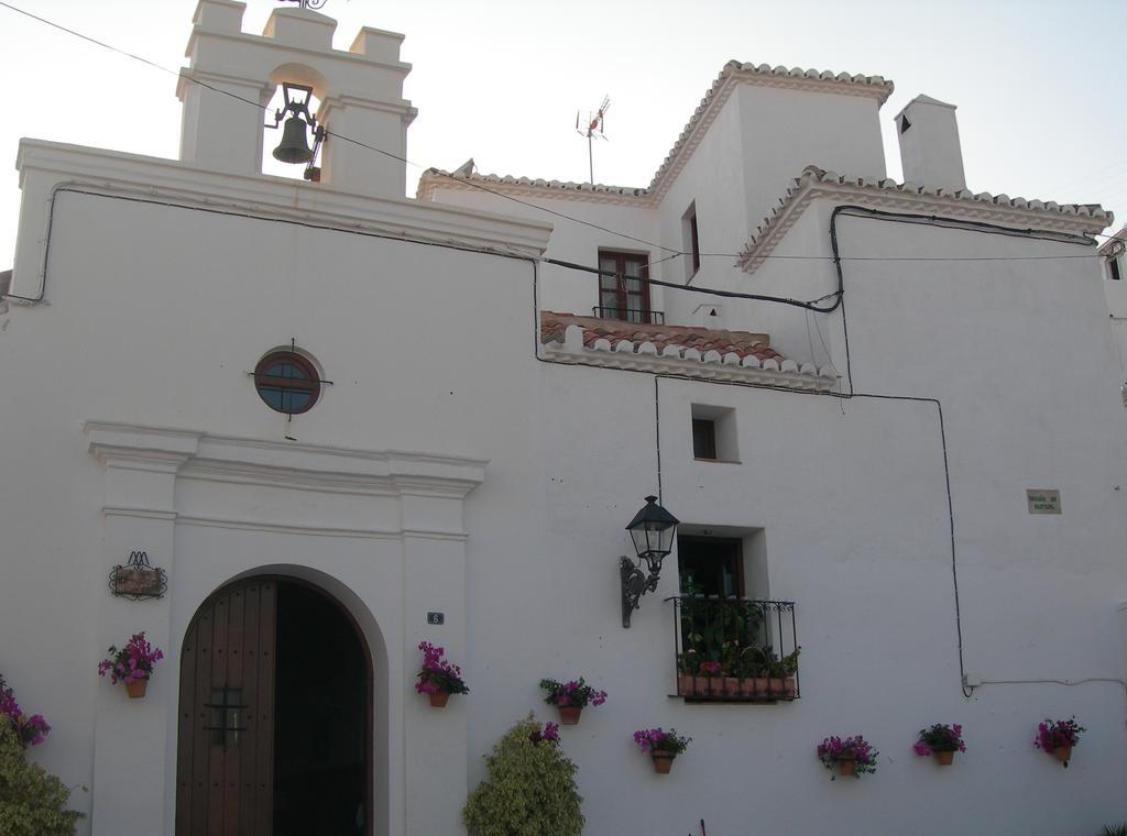 Готель La Casa De La Iglesia Міхас Екстер'єр фото